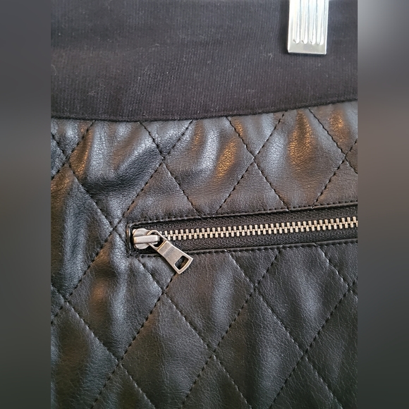 Ann Taylor Quilted Faux Leather Pencil Skirt Size 6 Black - Picture 8 of 10